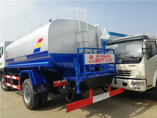高效環(huán)保，專業(yè)守護(hù)——城市清潔與綠化好幫手 灑水車